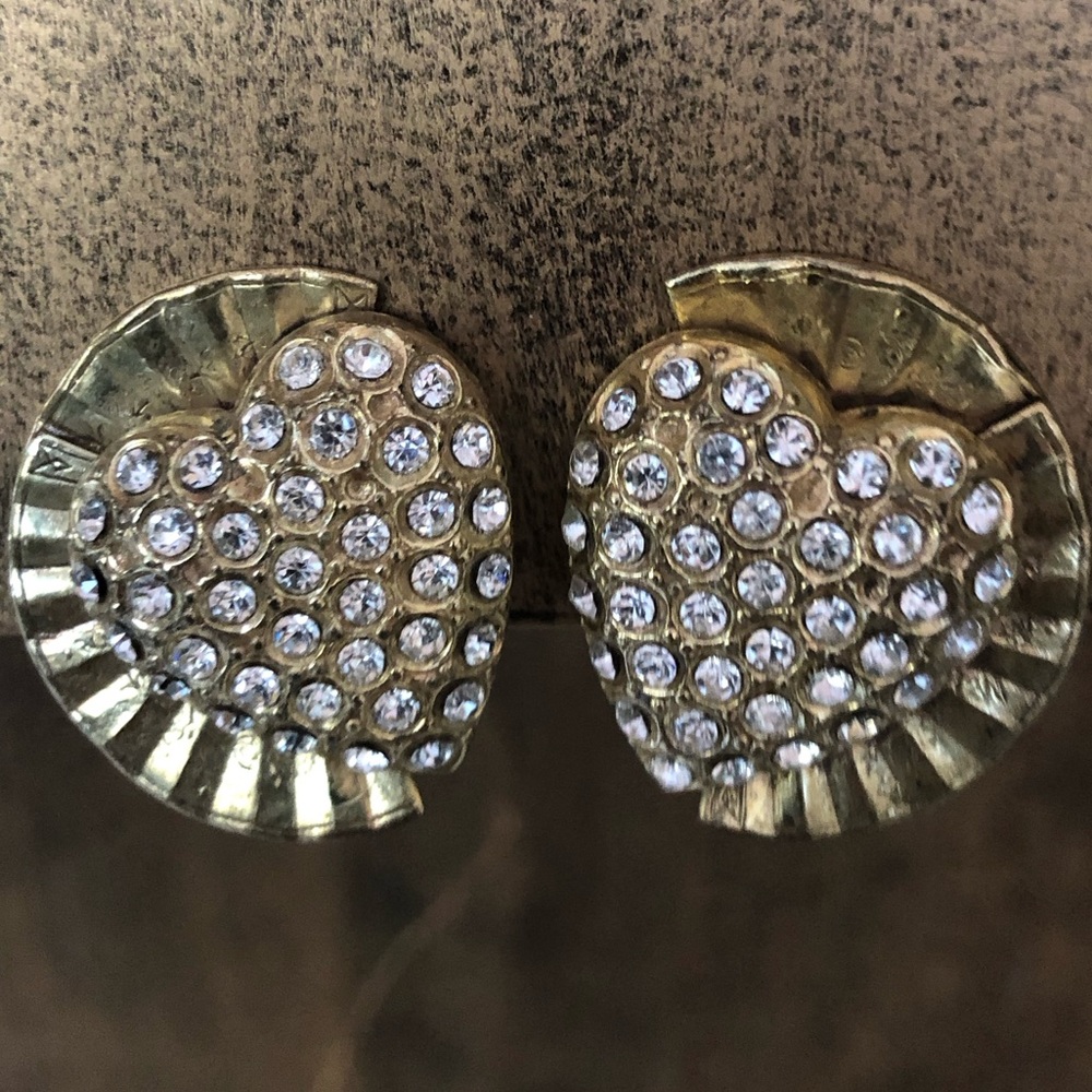 Gold with rhinestone heart earrings in an art deco style, clip-on - Picture 2 of 8